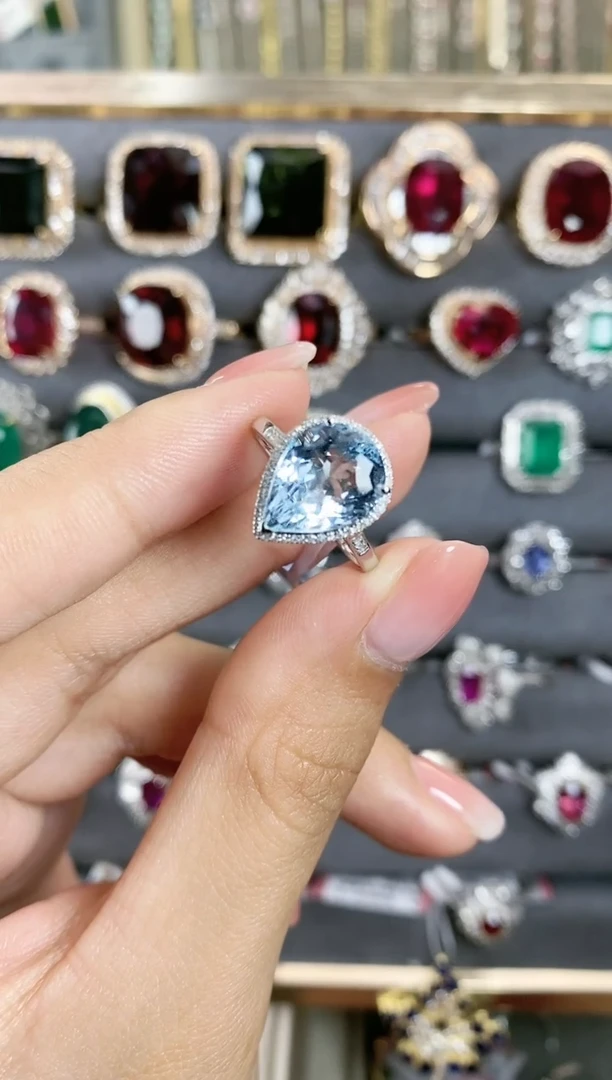 海蓝宝石戒指18K金镶嵌·