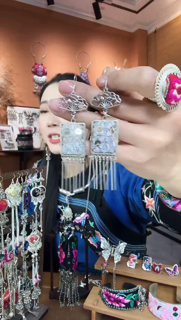 【闪购商品】刺绣纯手工民族风耳环