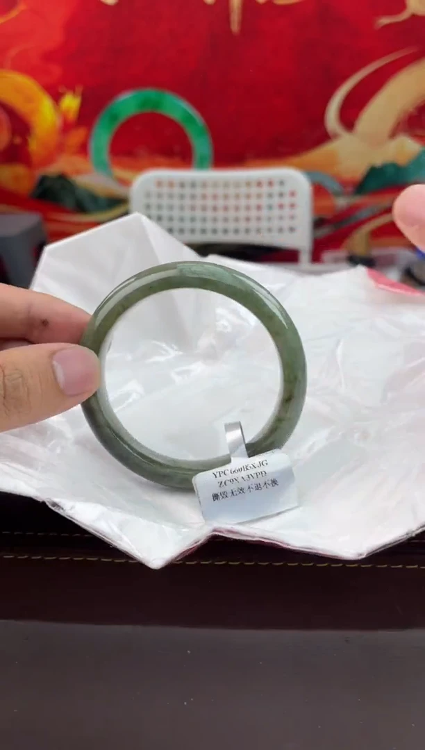 【闪购商品】翡翠手镯未镶嵌10翡翠手镯（微瑕）