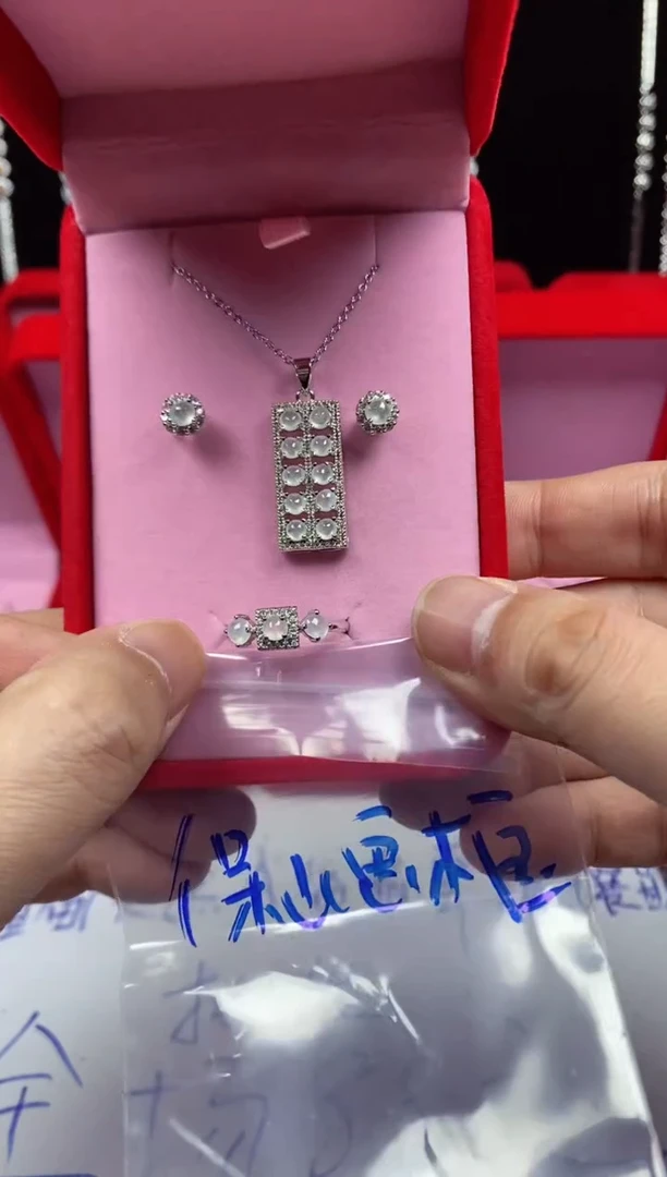 未镶嵌戒指翡翠遇****姐翡翠吊坠