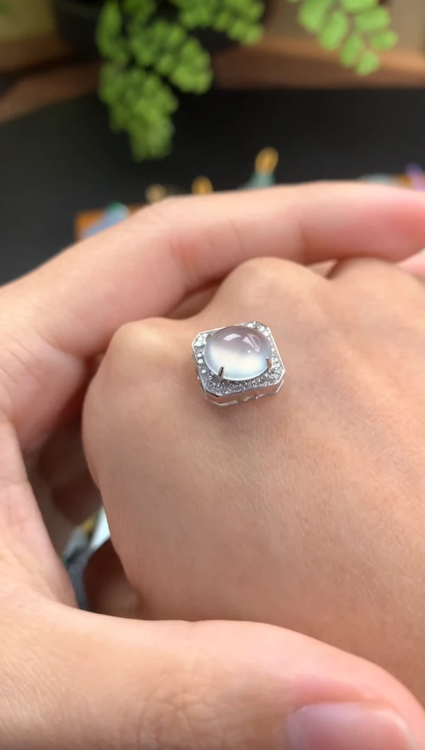 【闪购商品】翡翠颈饰18K金镶嵌蛋面