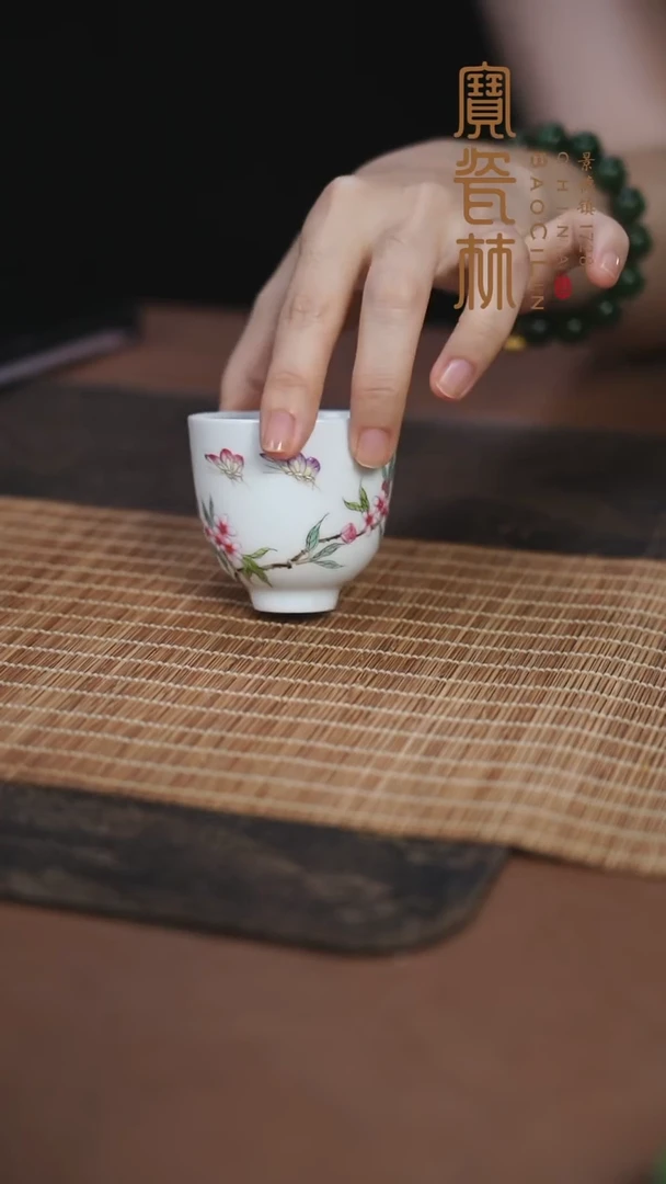 宝瓷林粉彩蝶恋花铃铛杯