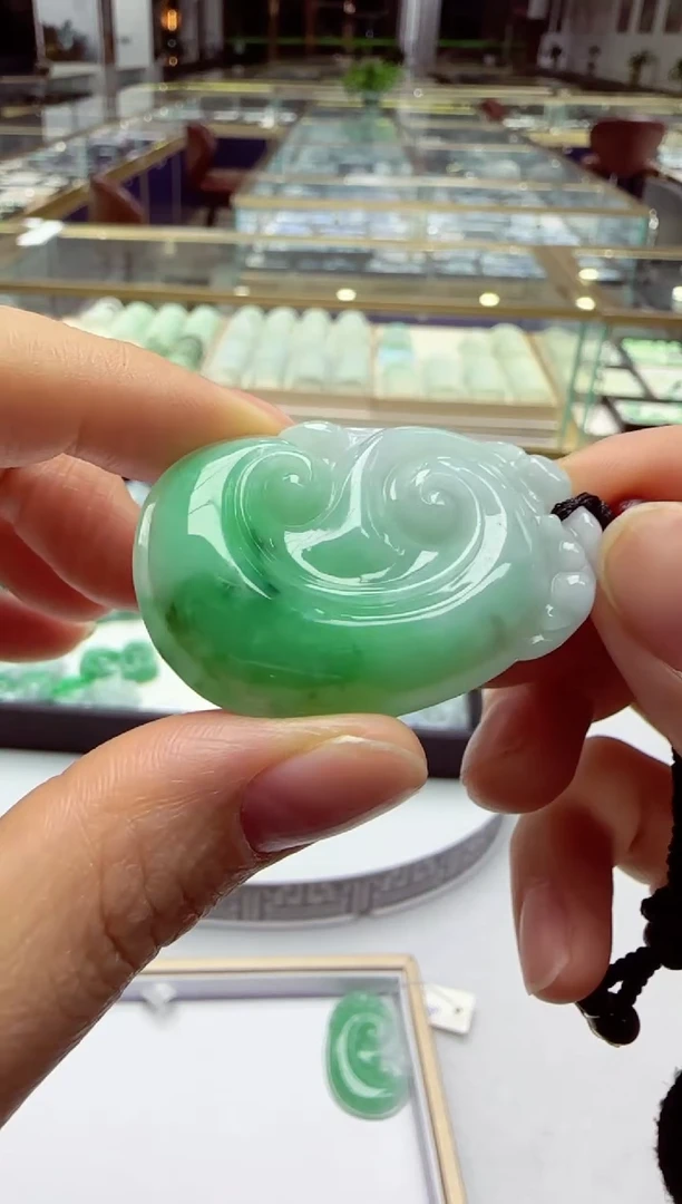 颈饰未镶嵌翡翠如意