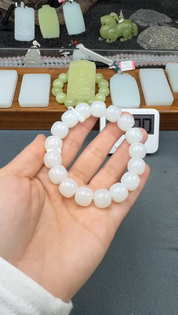 颈饰未镶嵌和田玉2