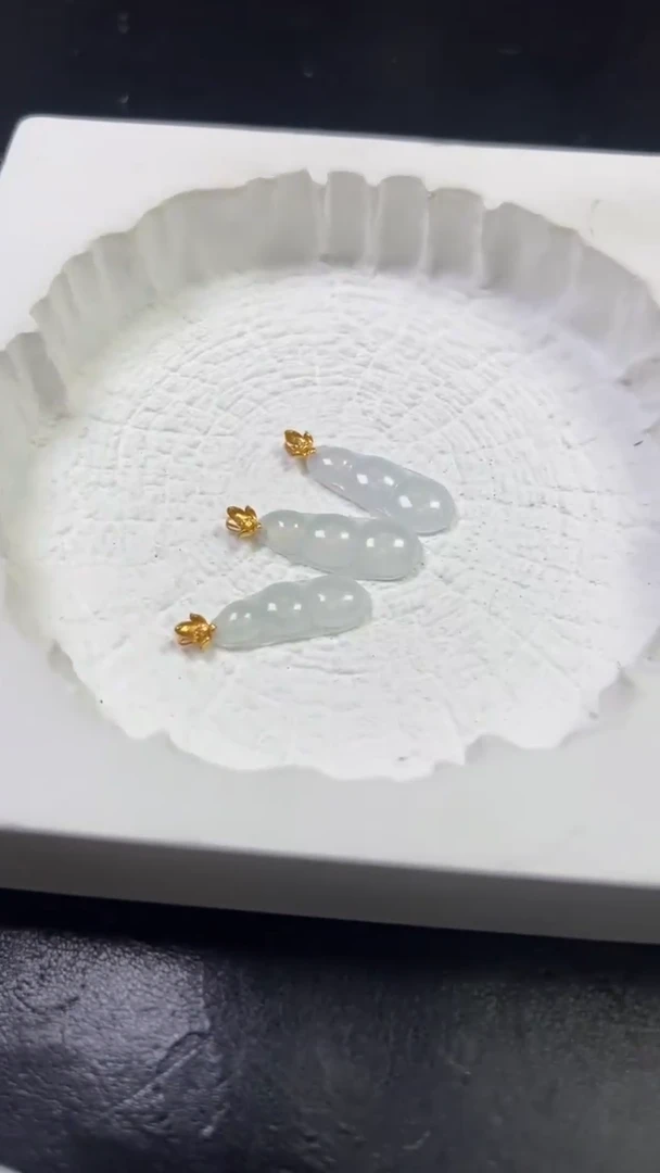 吊坠(不含链)18K金镶嵌翡翠豆子多样性发一