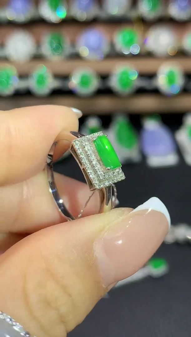 18K金镶嵌戒指翡翠A9