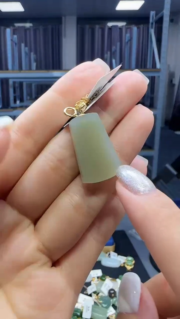 和田玉18K金镶嵌挂件 不含链