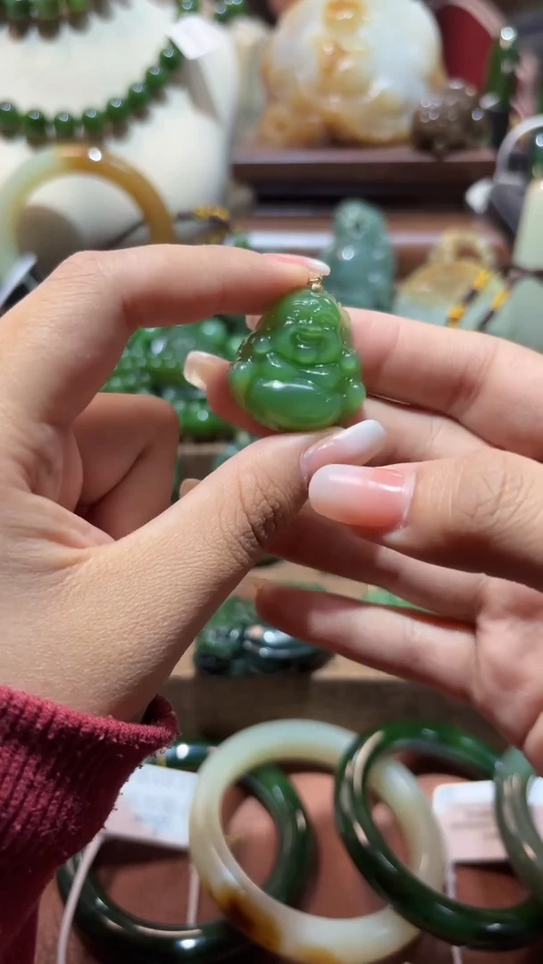 颈饰18K金镶嵌和田玉（碧玉）1