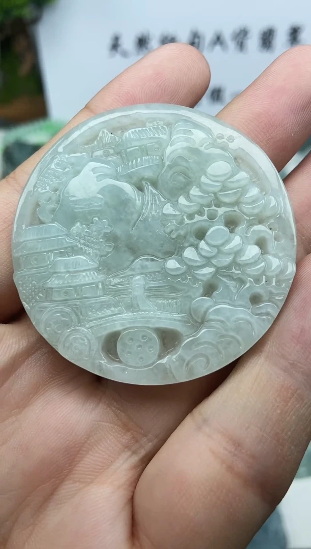 翡翠未镶嵌颈饰山水
