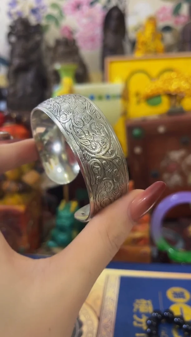 织绣白镯老板娘主播推荐推荐