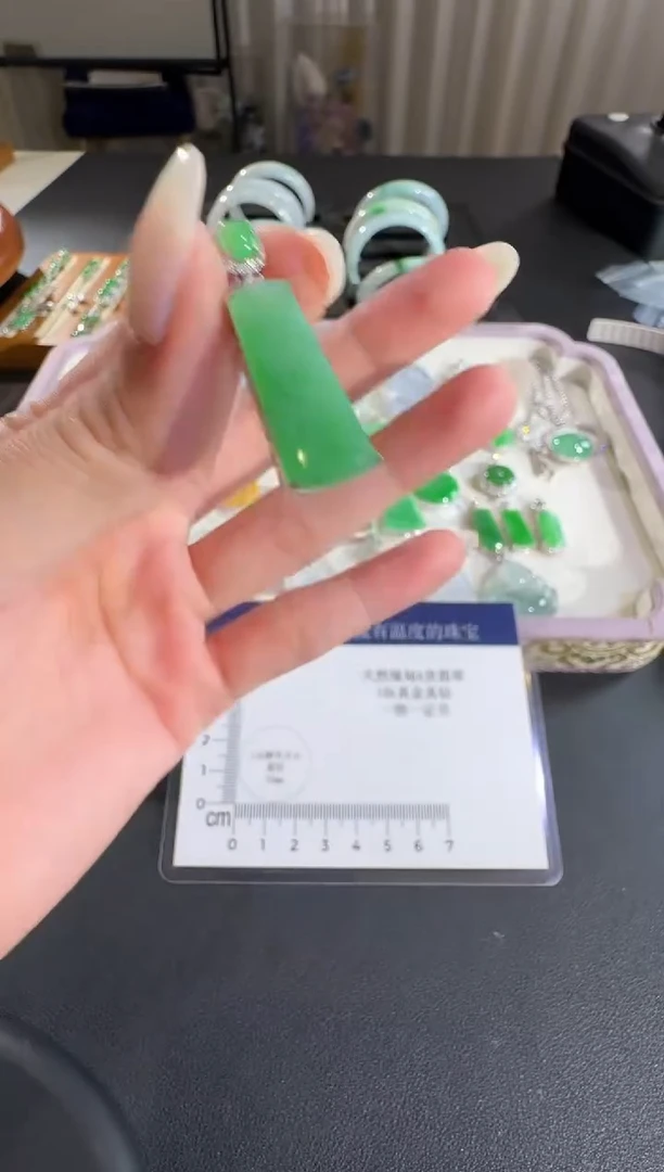 吊坠(不含链)18K金镶嵌翡翠【源头工厂】钻石镶嵌