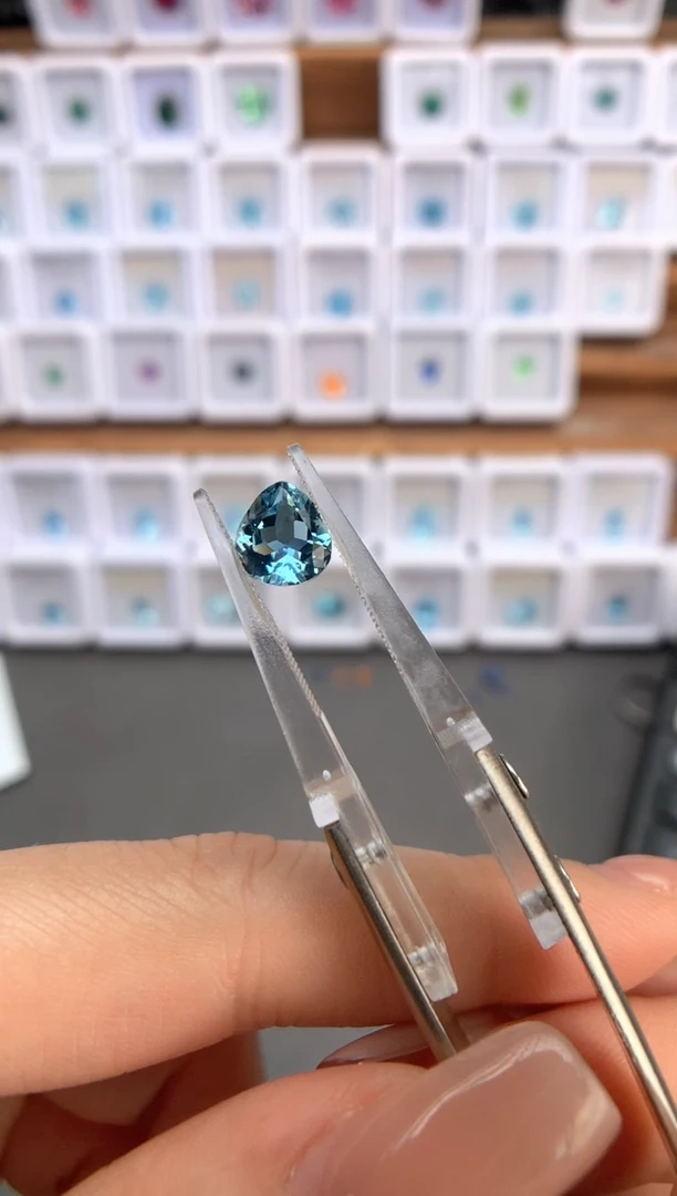 未镶嵌裸石定制海蓝宝石1.13ct 圣玛 04046