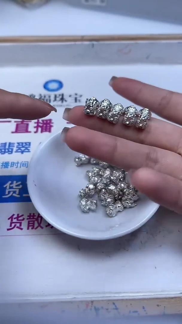 合金散珠玛瑙/玉髓A739 合琻 银色 貔貅 通孔5个9.9元