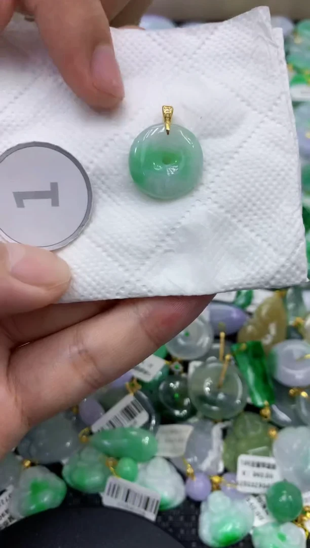 颈饰未镶嵌翡翠天然缅甸翡翠A货