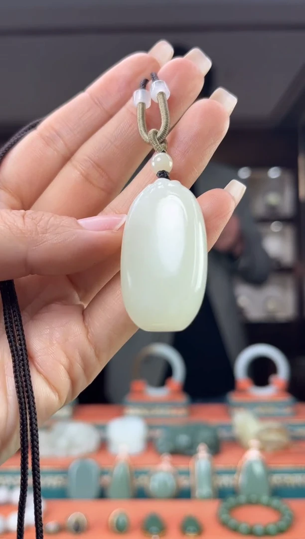 颈饰未镶嵌和田玉佩佩