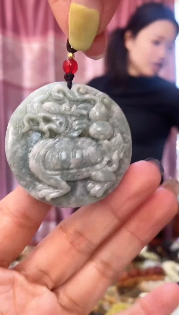 未镶嵌岫玉吊坠