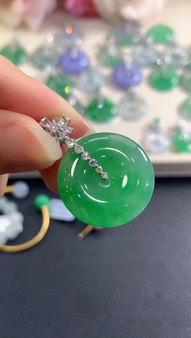 吊坠(不含链)18K金镶嵌翡翠b81