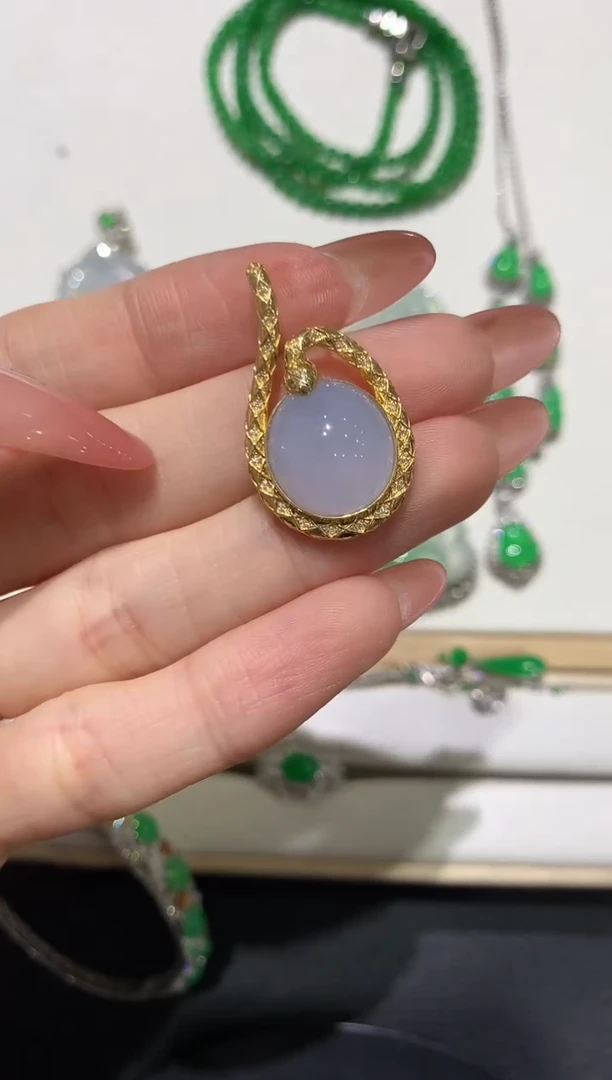 翡翠18K金镶嵌吊坠(不含链)团购3