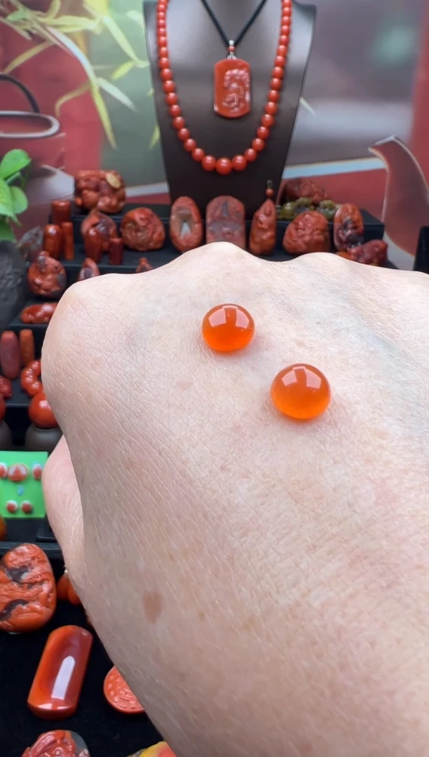 未镶嵌戒面南红玛瑙与**争戒面