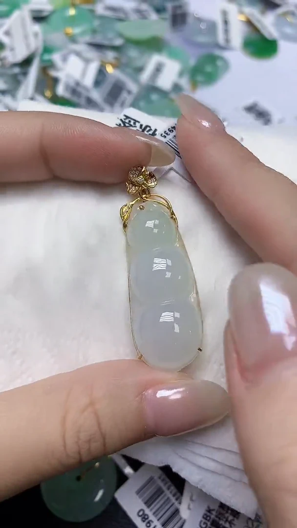 翡翠18K金镶嵌颈饰天然缅甸翡翠A货