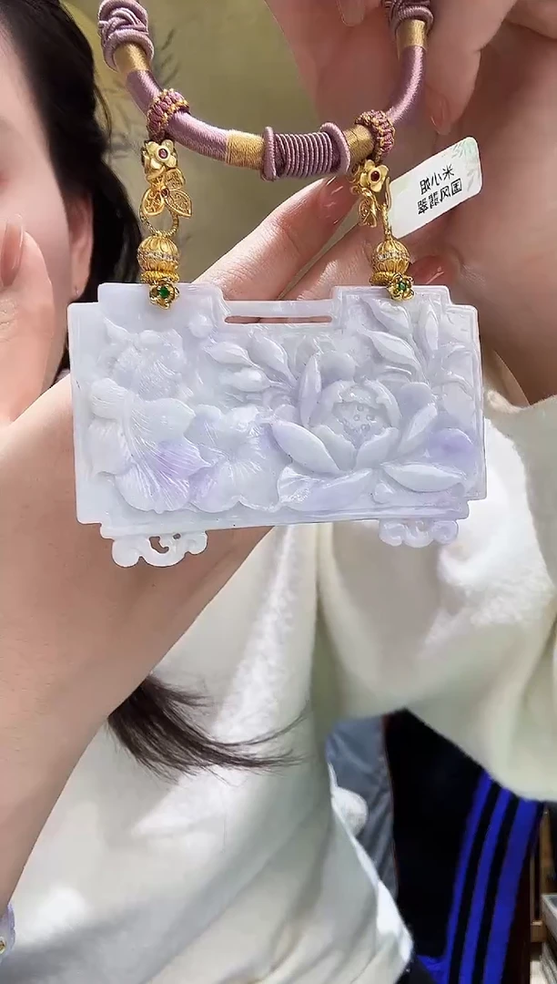 颈饰未镶嵌翡翠吊坠