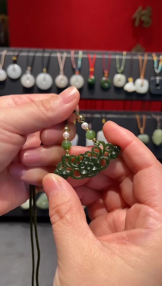 颈饰未镶嵌和田玉玉璜