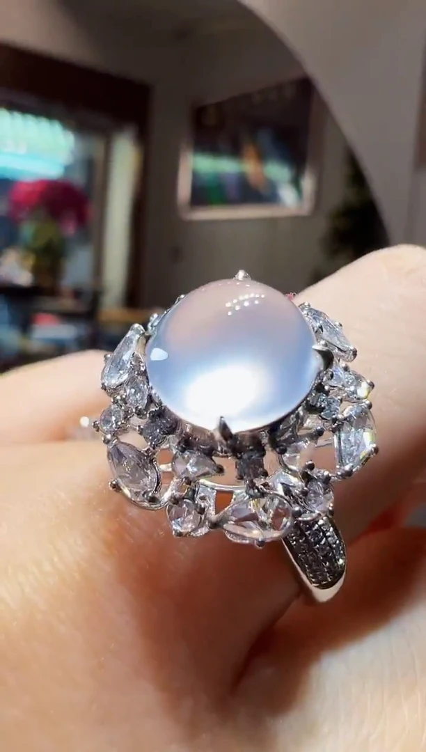 18K金镶嵌戒指翡翠蛋面