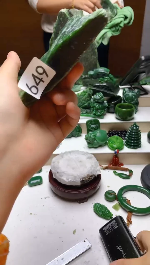 未镶嵌和田玉（碧玉）珠宝半成品649