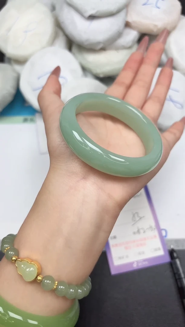 未镶嵌手镯石英质玉240-53