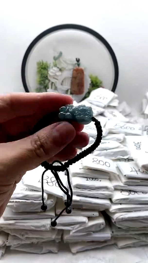 颈饰未镶嵌翡翠貔貅手绳