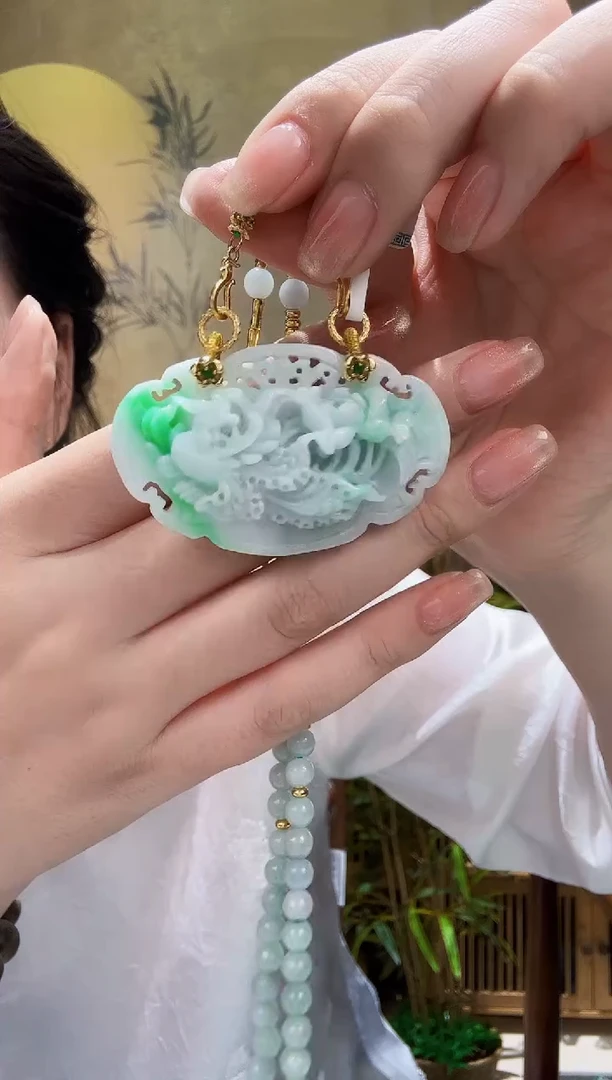 颈饰未镶嵌翡翠吊坠