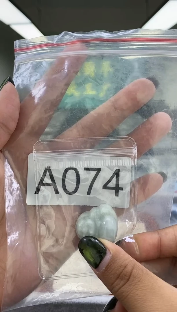 翡翠未镶嵌颈饰睿****厅a074