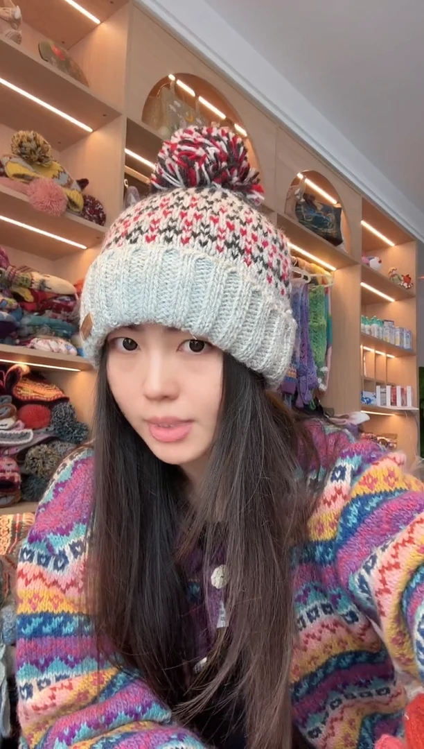 羊毛灰色爱心翻边帽