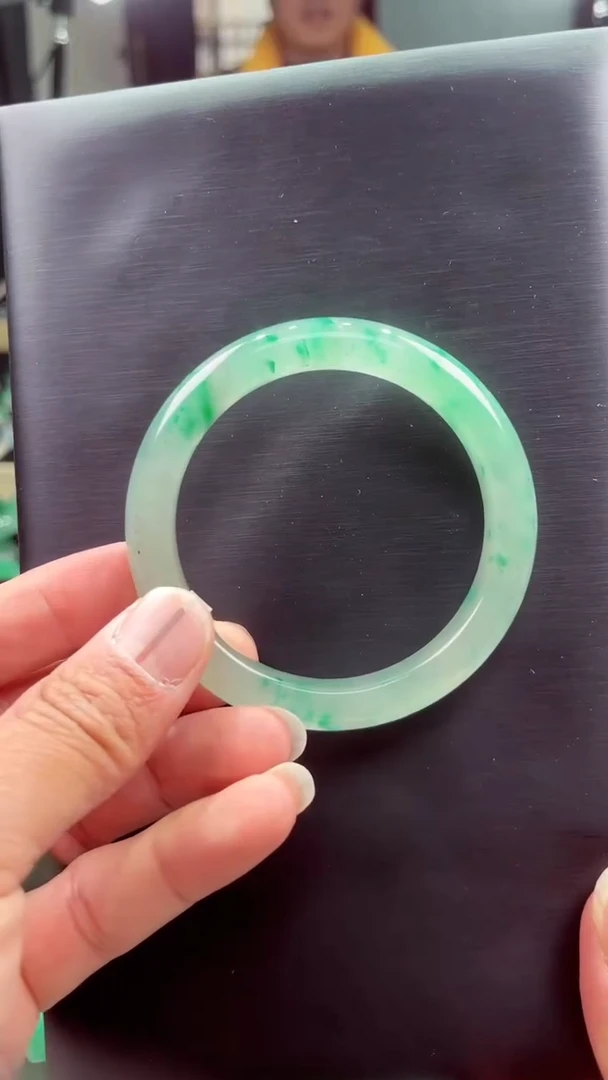 【闪购商品】石英质玉手镯合金非