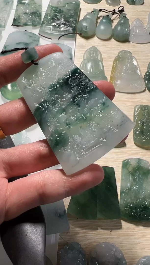 未镶嵌定制翡翠山水牌