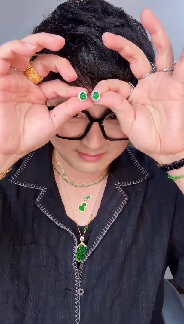 【闪购商品】翡翠颈饰未镶嵌一对