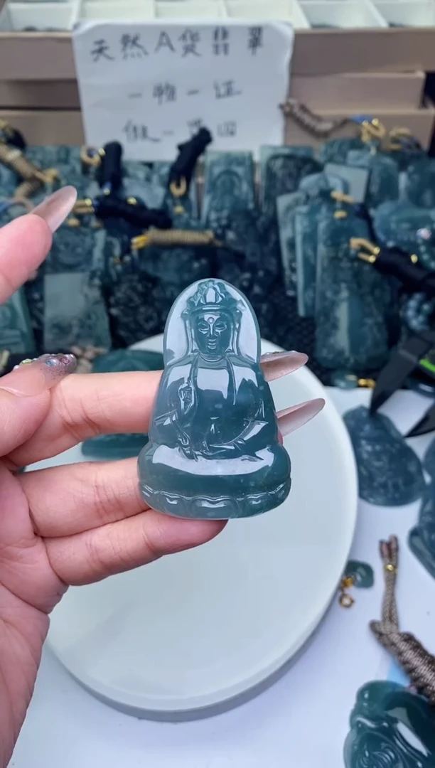 颈饰未镶嵌翡翠