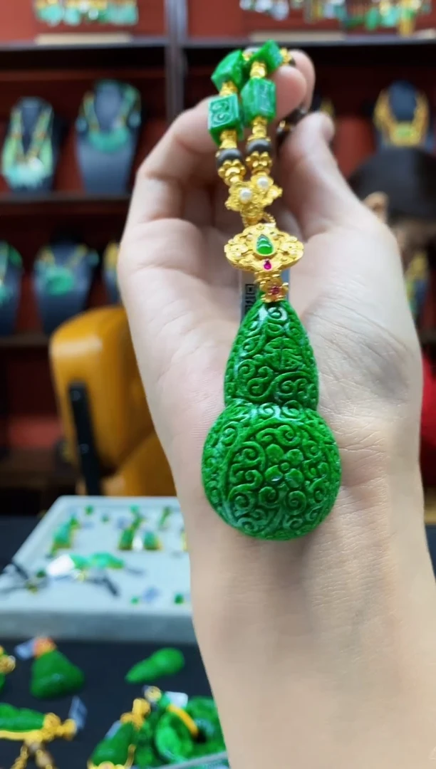 颈饰未镶嵌翡翠吊坠