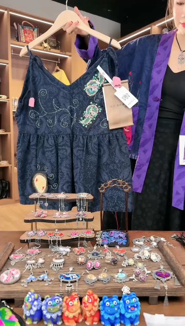 【闪购商品】织绣L603黔东南苗族刺绣