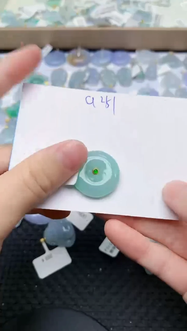翡翠18K金镶嵌颈饰天然翡翠A货