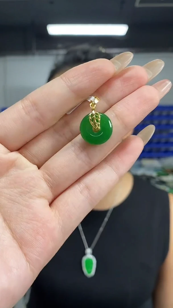 颈饰未镶嵌翡翠多样性发其一颜色微差