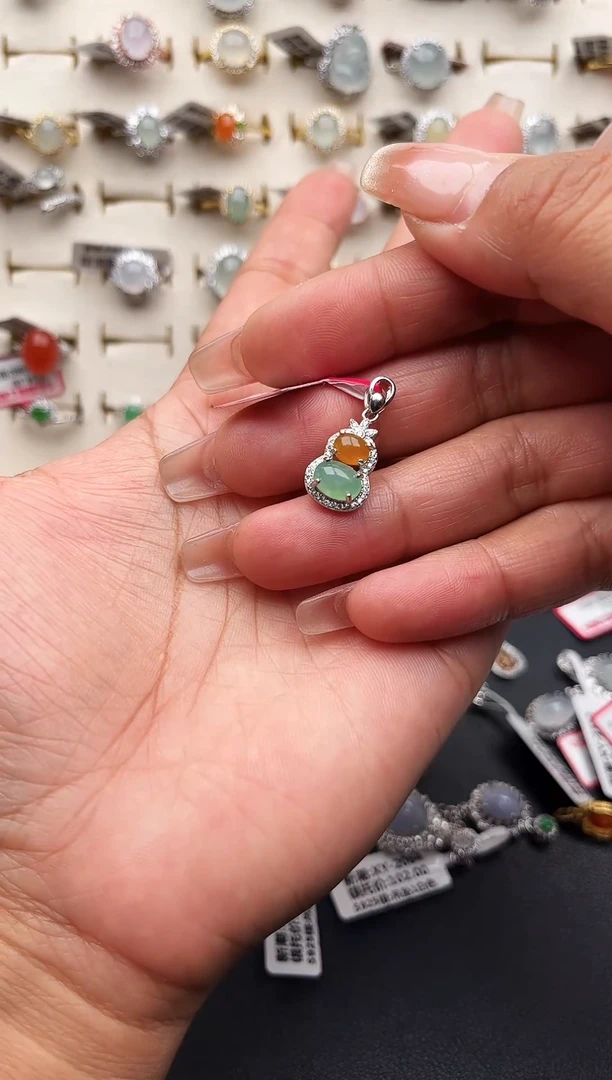 【闪购商品】翡翠吊坠(赠链)银S925镶嵌缅甸天然A货翡翠S925银镶嵌