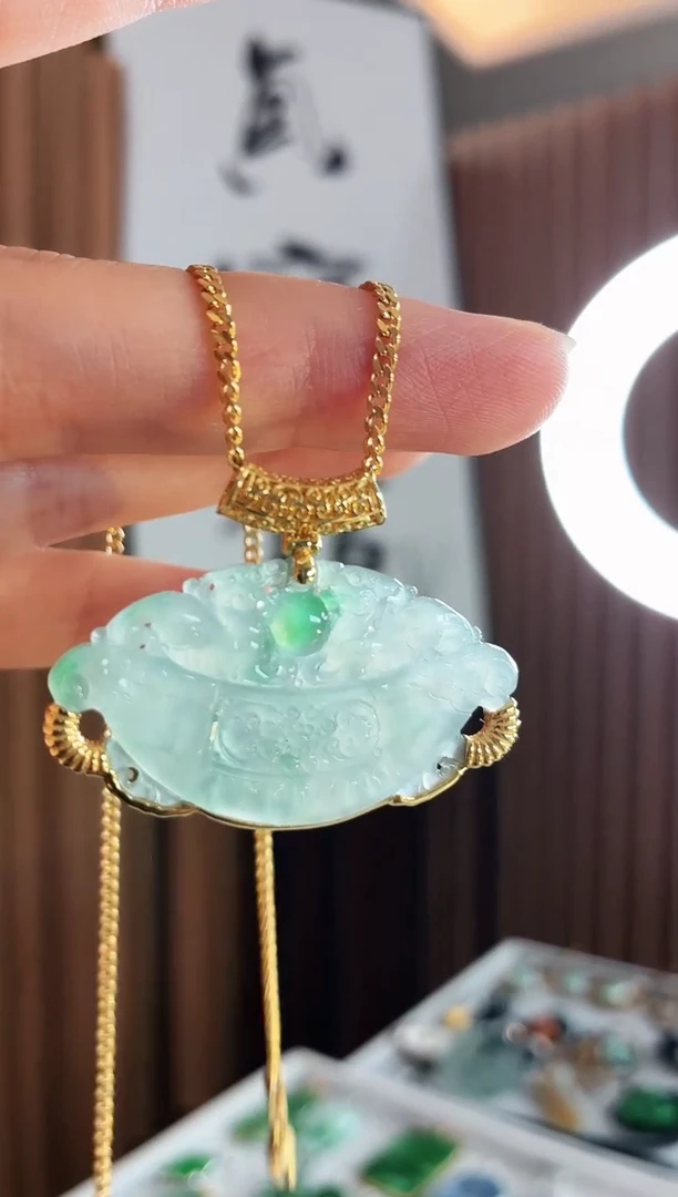 吊坠(不含链)18K金镶嵌翡翠吊坠