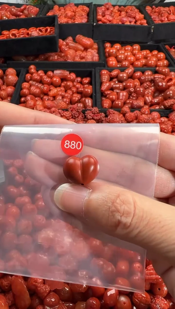 颈饰未镶嵌南红玛瑙1