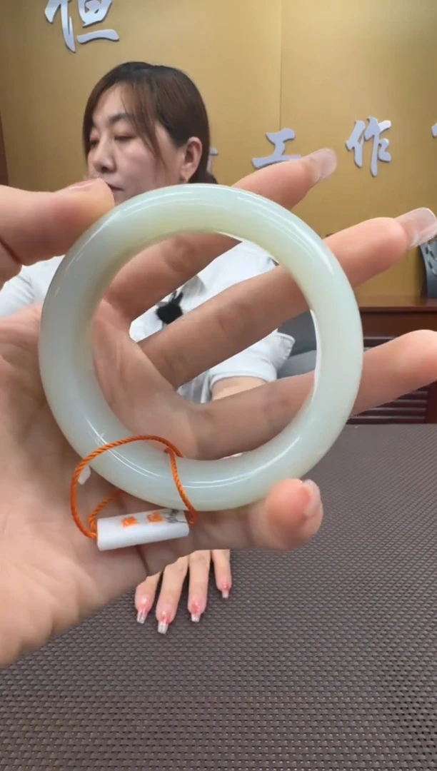 【闪购商品】和田玉手镯未镶嵌57