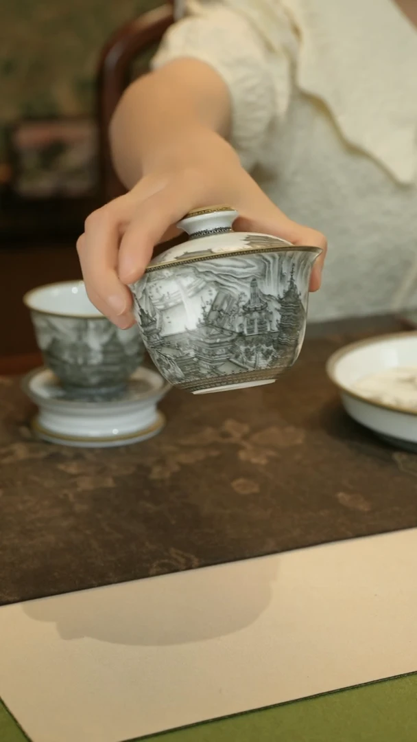 手绘墨彩大明宫盖碗