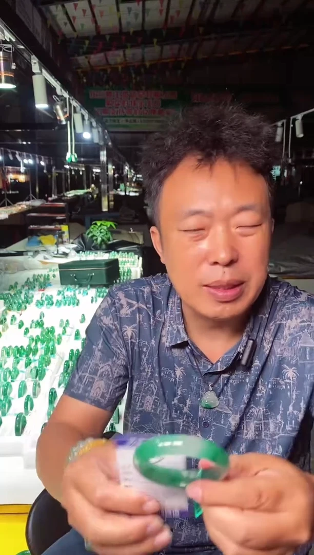 未镶嵌手镯石英质玉（非洲翠）56+