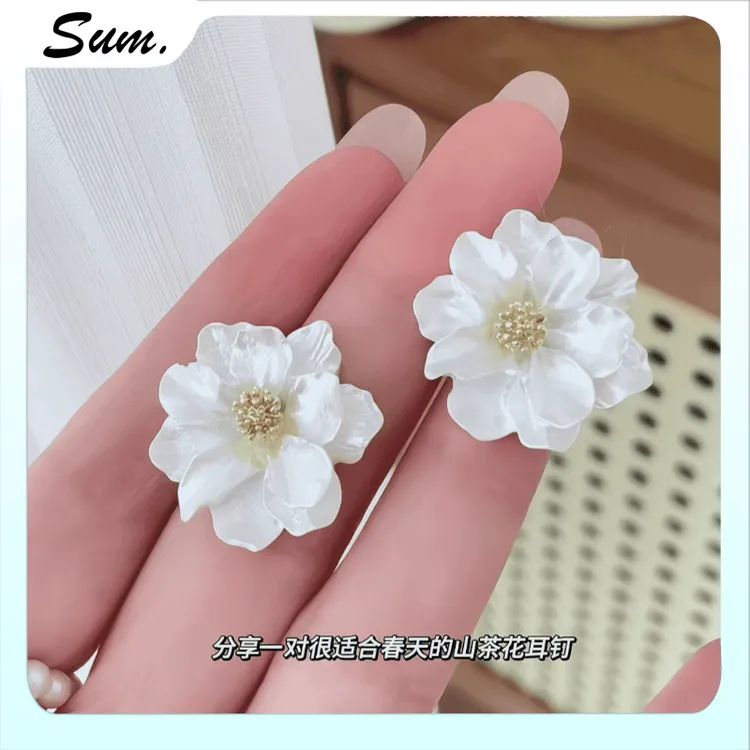 【新店福利】合金树脂耳饰法式白色山耳钉轻奢法式复古新款超仙耳环