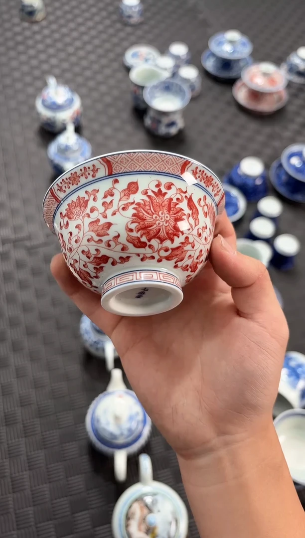 其他景德镇陶瓷茶具纯釉里红缠枝莲压手杯