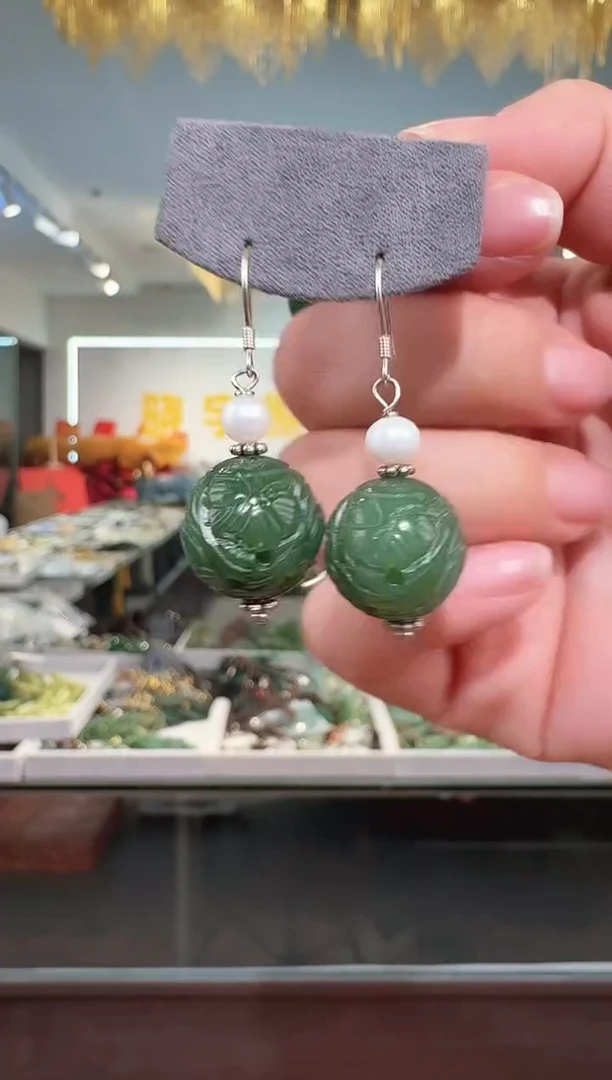 颈饰未镶嵌和田玉耳饰